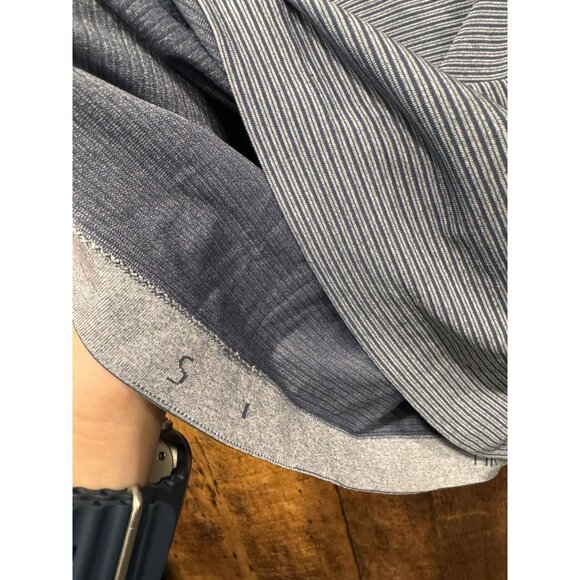 Lululemon Men’s Metal Vent Button Up Blue Stripe Shirt Small EUC - Picture 3 of 3